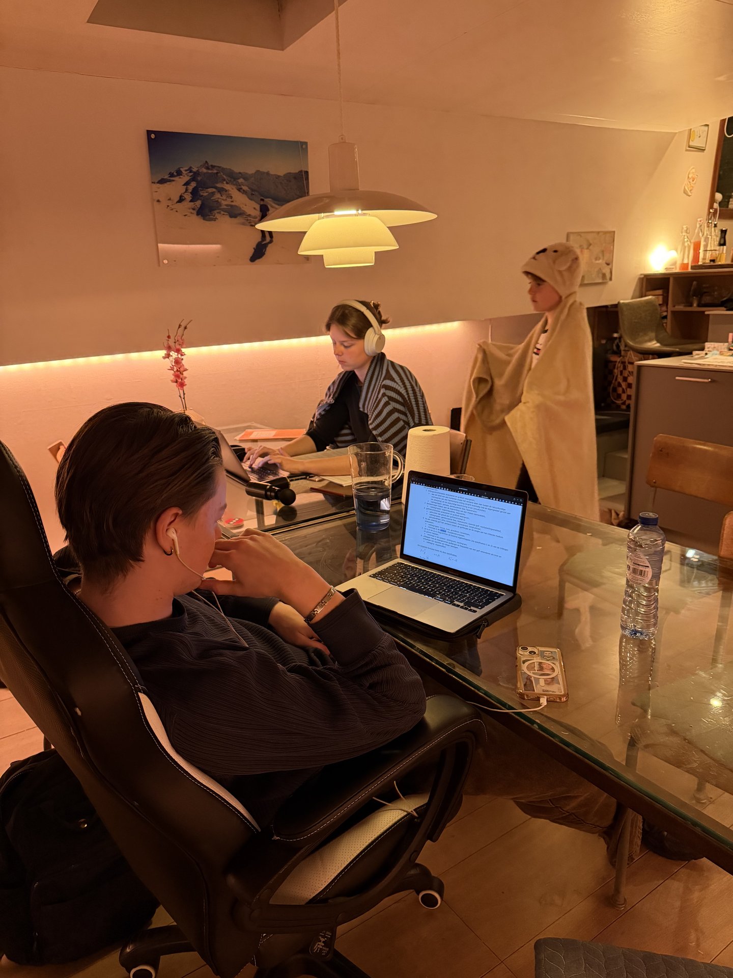 This photo captures a cozy evening scene indoors, likely in a home in Oudeschans, Uilenburg, Amsterdam